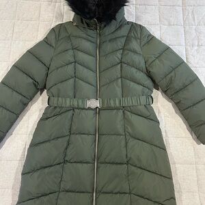 Guess women’s Green Puffer Jacket with Quilted Design